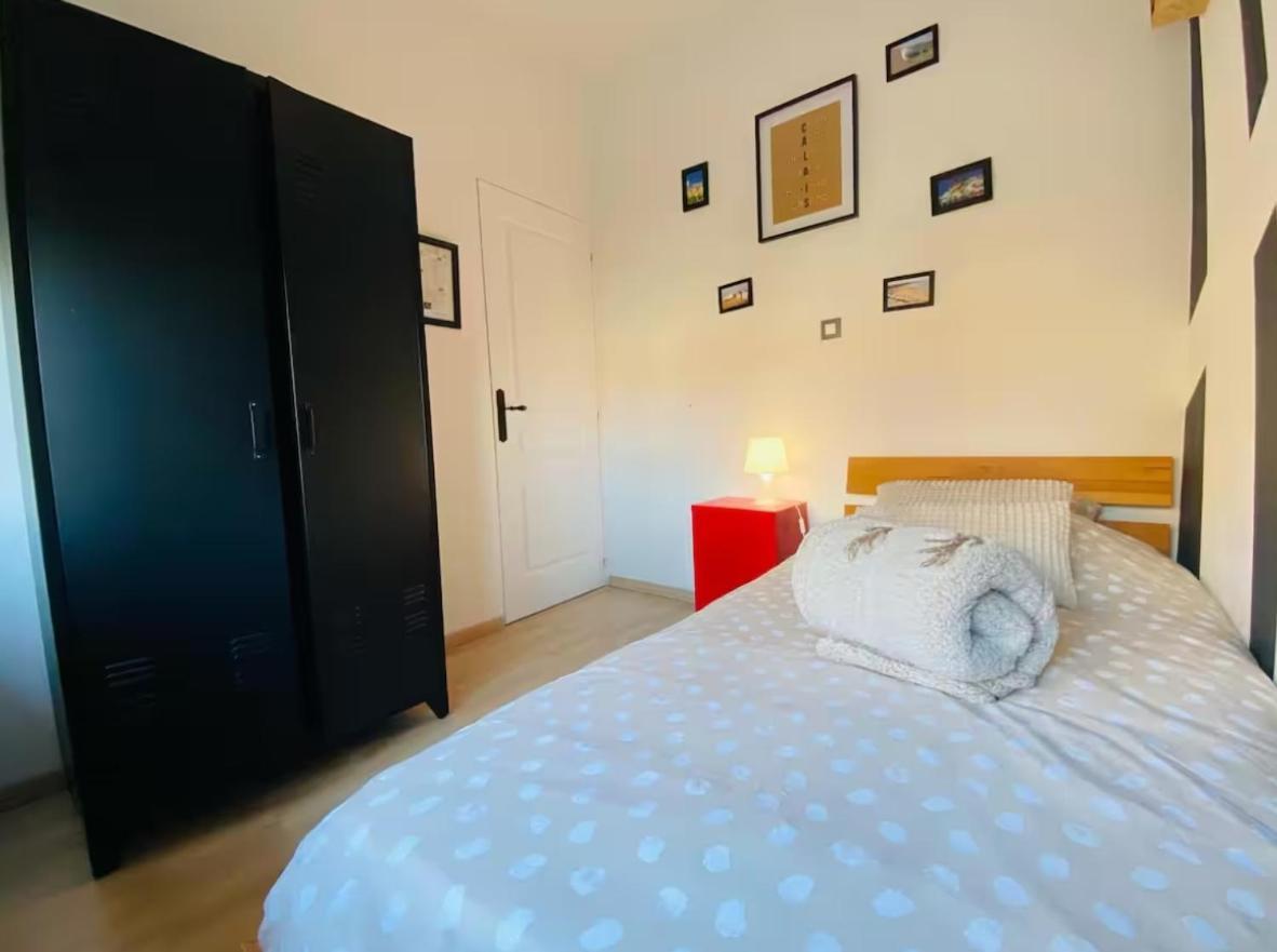 Chambre Privee Au Coeur De Calais Bagian luar foto